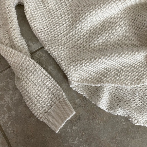Cozy White Knit Turtleneck Sweater - Picture 3 of 3